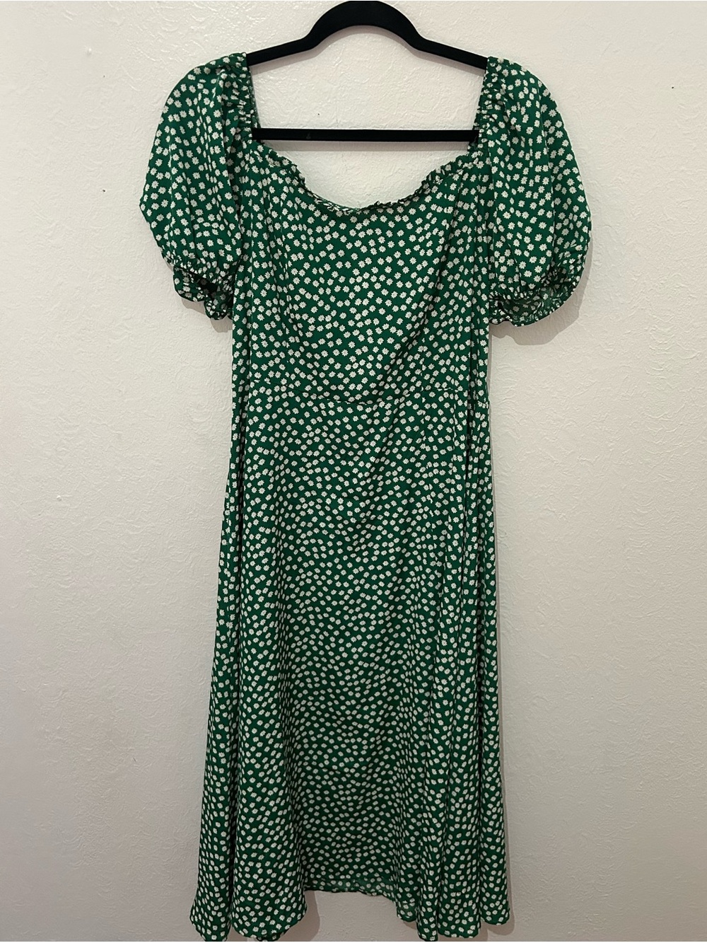 Floral green midi dress with puff sleeves